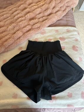 Offline By Aerie Black High-Waist Smocked Band Women's Shorts